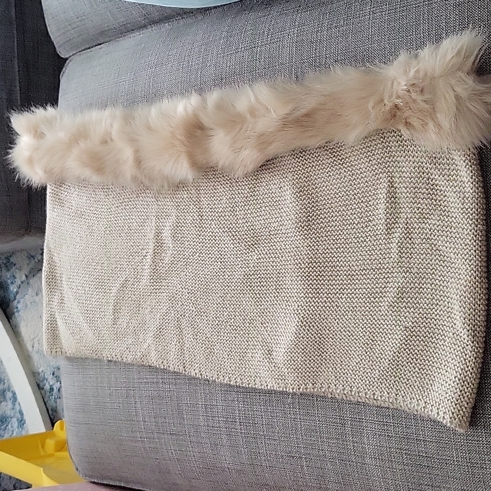 Aldo Faux Fur and knit circle scarf